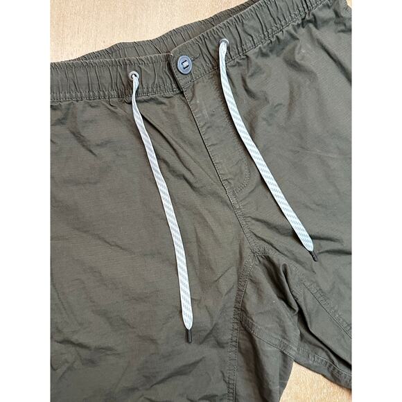 Vuori Ripstop Shorts in DARK OREGANO Large - Picture 2 of 7